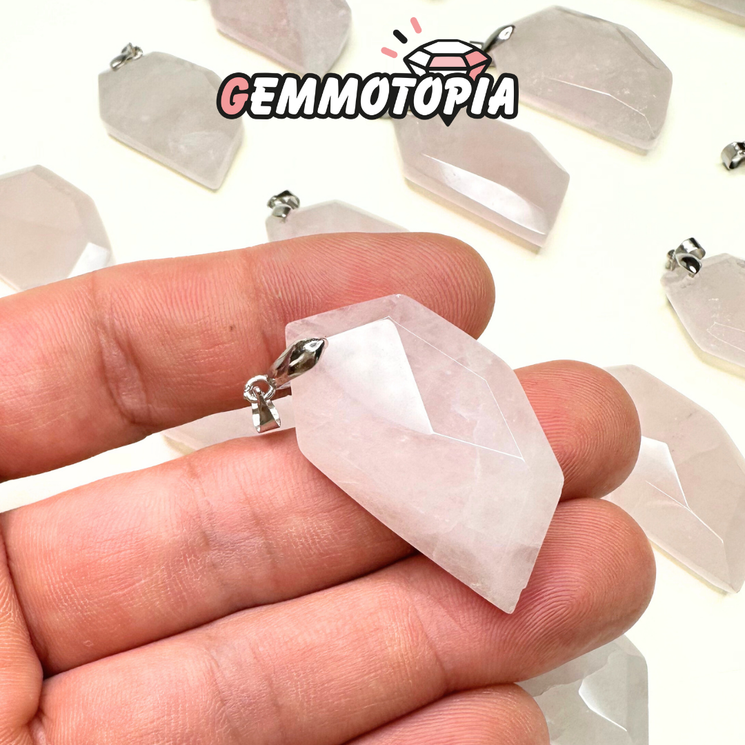 Pendentif Quartz Rose pointe facettée